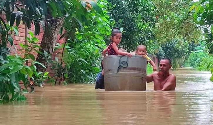 Flood hits 8 districts; 29 lakh affected, two dead  