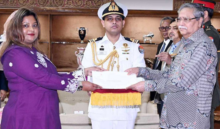 President receives credentials from new Maldivian HC   