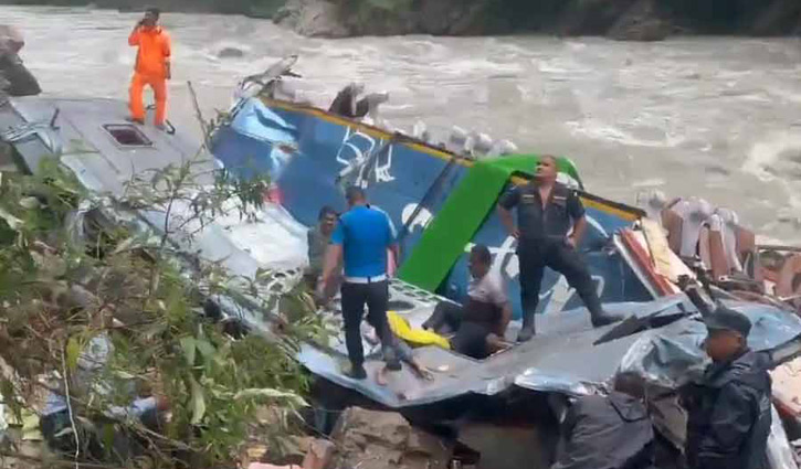 14 dead after Indian bus plunges into Nepal river 