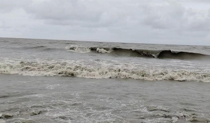 লঘুচাপের প্রভাবে উপকূলে বৃষ্টিপাত, বন্দরে ৩ নম্বর সতর্ক সংকেত