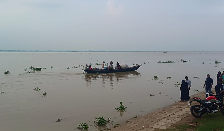 ফারাক্কার গেট খুললেও রাজবাড়ীতে পদ্মায় বাড়েনি পানি