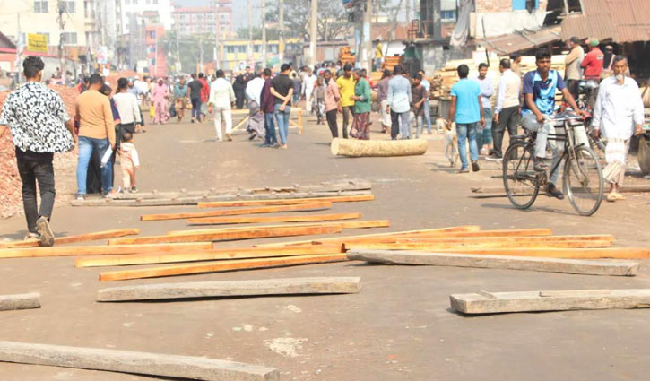 খুলনায় বিআইডব্লিউটিএ’র অভিযানে হামলা, আহত ৩