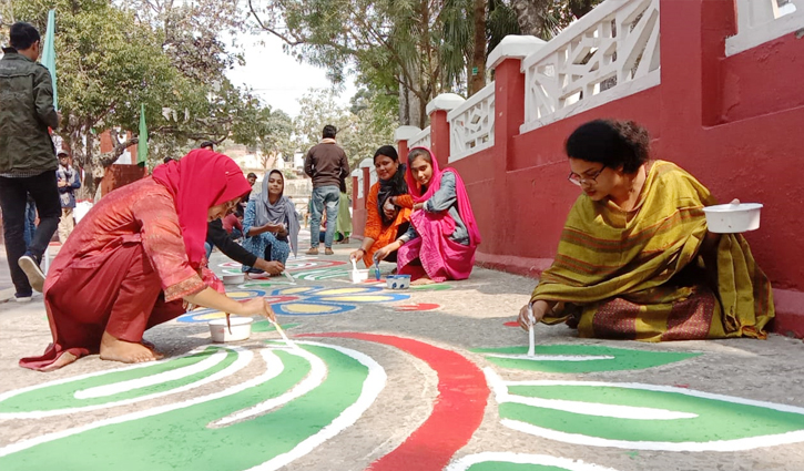 রঙ তুলির আঁচড়ে বসন্ত বরণের প্রস্তুতি