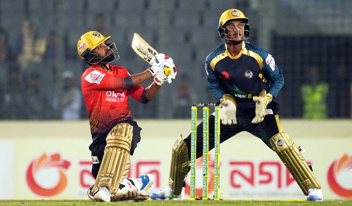 Cumilla beat Dhaka by 4 wickets