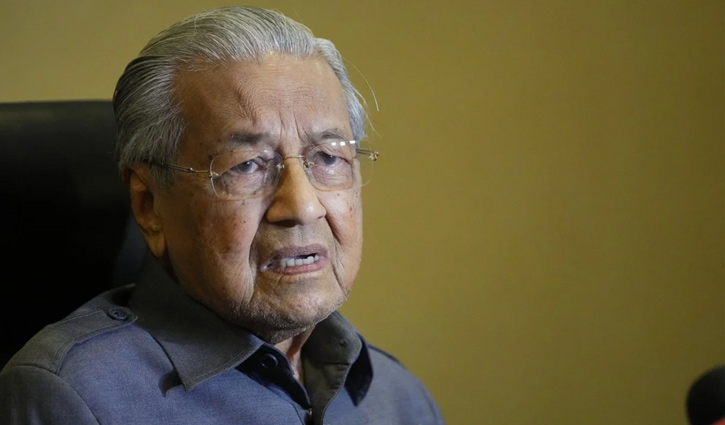 Mahathir Mohamad hospitalised again