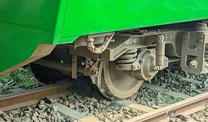 Derailment halts Dhaka-Mymensingh rail communications