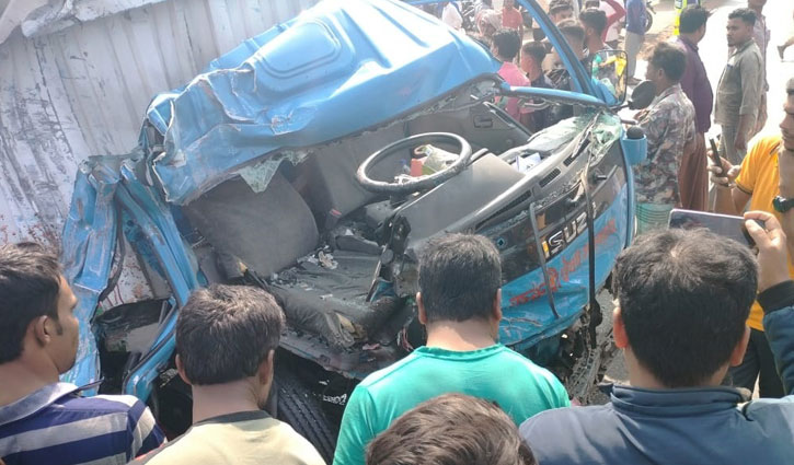 Three killed in bus-covered van collision in Cox’s Bazar