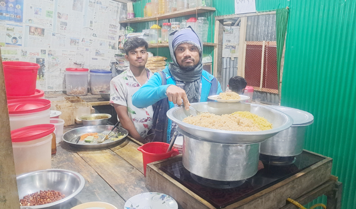 মুখোরোচক খাবার বিক্রি করে স্বাবলম্বী সোহেল