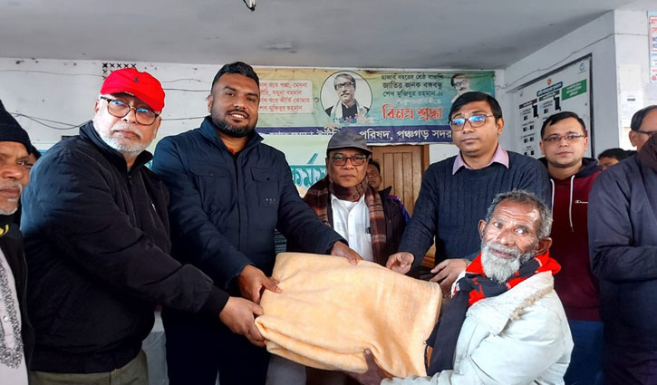 পঞ্চগড়ে শীতার্তদের পাশে ঢাবি অর্থনীতি বিভাগ ’৮৫