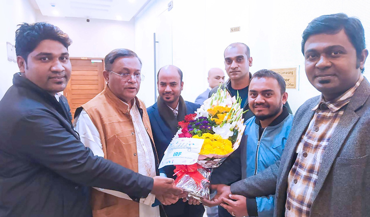 পররাষ্ট্রমন্ত্রীকে আইআরএফ’র ফুলেল শুভেচ্ছা 