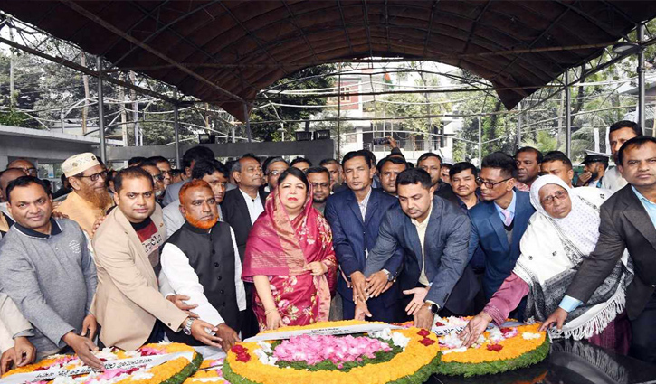 বঙ্গবন্ধুর প্রতিকৃতিতে স্পিকারের শ্রদ্ধা