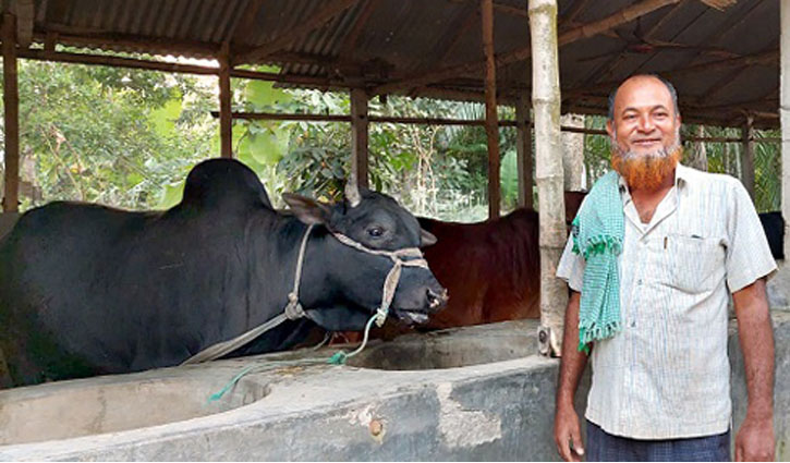 নিজের খামার থেকে মাংস বিক্রি করে স্বাবলম্বী