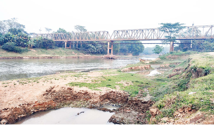 গোমতী নদীর বুক ক্ষত-বিক্ষত, ২৫ স্থানে লুটেরাদের রাজত্ব