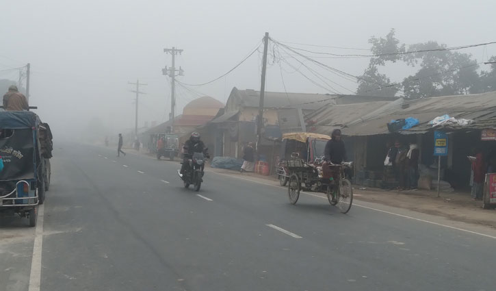 তাপমাত্রা কিছুটা বাড়লেও শীত কমেনি দিনাজপুরে