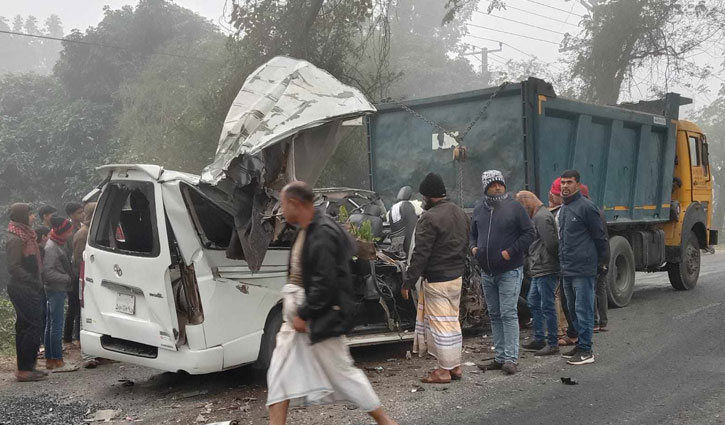 Bus-microbus collision leaves 2 dead in Pabna