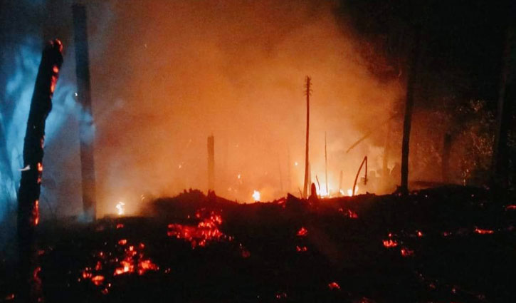 Fire breaks out at Rohingya camp in Bangladesh