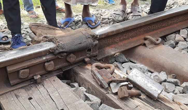 Tungipa Express Train runs on broken railway tracks 