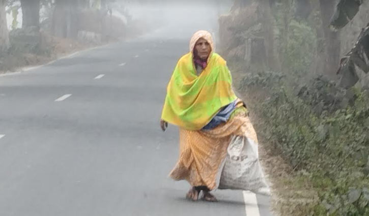 কুড়িগ্রামে টানা ৫ দিন সূর্যের দেখা নেই, ব্যাহত স্বাভাবিক জীবনযাত্রা