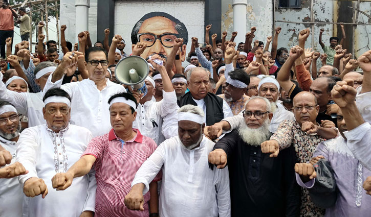 শেখ হাসিনাকে দেশে ফেরাতে নেতাকর্মীদের শপথ