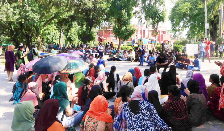 হল বন্ধের প্রতিবাদে বাকৃবি শিক্ষার্থীদের বিক্ষোভ