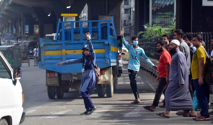 দেশব্যাপী শিক্ষার্থীদের ট্রাফিক নিয়ন্ত্রণ ও পরিচ্ছন্নতা কার্যক্রম