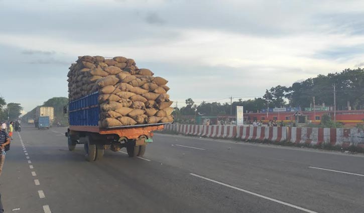 ঢাকা-চট্টগ্রাম মহাসড়কে যান চলাচল স্বাভাবিক