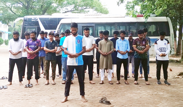 কোটা আন্দোলনে নিহতদের স্মরণে গবিতে গায়েবানা জানাজা