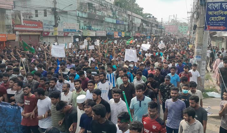 গাজীপুরে সড়ক-রেলপথ অবরোধ, উত্তরবঙ্গের সঙ্গে ট্রেন চলাচল বন্ধ