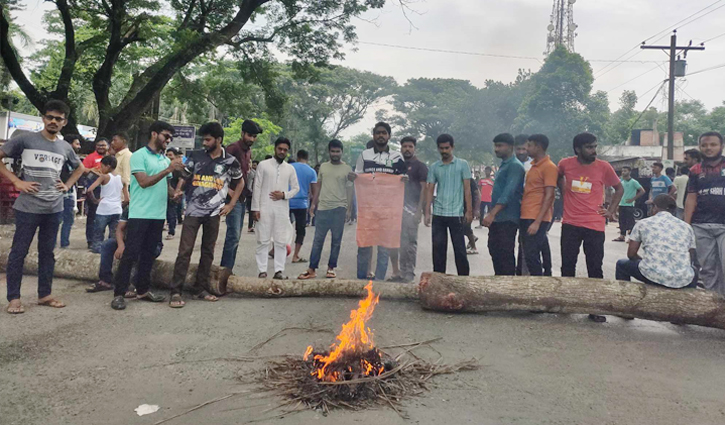 ইবিতে বাংলা ব্লকেড কর্মসূচি: কুষ্টিয়া-খুলনা মহাসড়ক অবরোধ