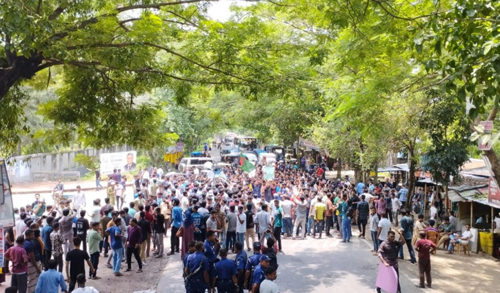 কোটা বাতিলের দাবিতে পাবিপ্রবি শিক্ষার্থীদের বিক্ষোভ