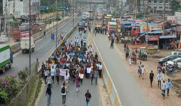 সাভারের দুই মহাসড়কে শিক্ষার্থীদের বিক্ষোভ