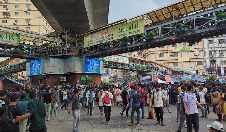 রাজধানীর ২০ পয়েন্টে যান চলাচল বন্ধ, ভোগান্তি চরমে