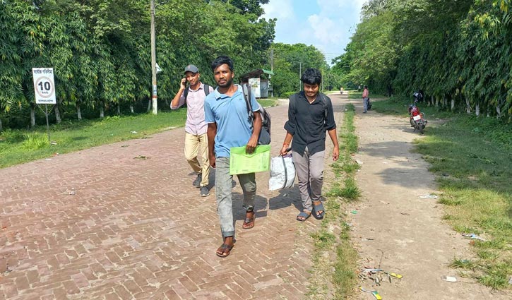 হল ছাড়ছেন বেগম রোকেয়া বিশ্ববিদ্যালয়ের শিক্ষার্থীরা