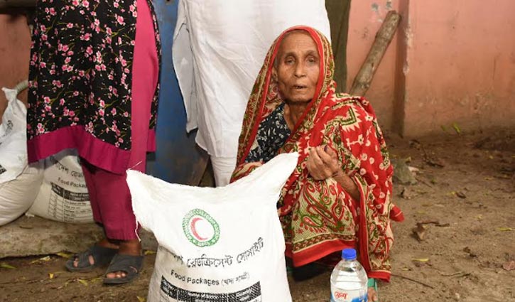 ছিন্নমূল ৫০০ পরিবারকে রেড ক্রিসেন্টের ত্রাণ সহায়তা