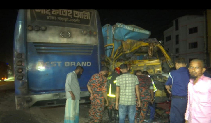 Bus-covered van collision kills 4 in Bogura