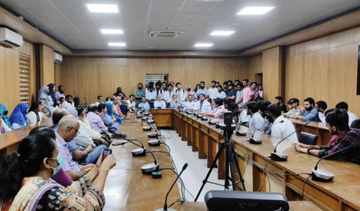 Dhaka Medical College bans student politics