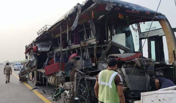 18 killed as bus rams tanker on expressway in India