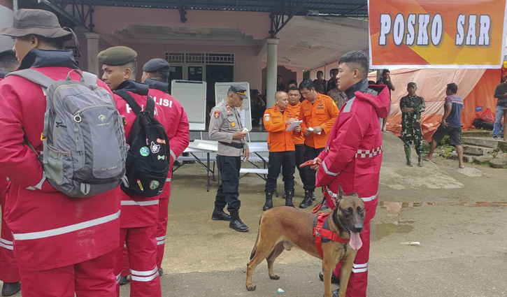 Landslide in Indonesia gold mine leaves 11 dead