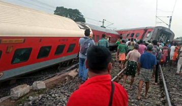 2 killed as 18 coaches of passenger train derail in India
