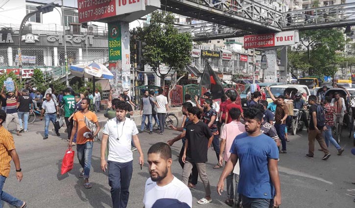 ‘Bangla Blockade’ at Science Lab-Shahbagh intersection