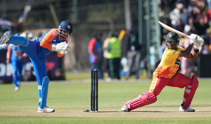 Zimbabwe beat world champion India 