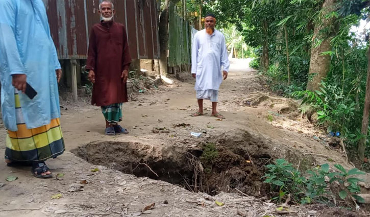 একটি রাস্তার কারণে দুর্ভোগে কয়েক গ্রামের মানুষ