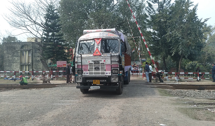 হিলি বন্দরে রাজস্ব আদায় ৬৪২ কোটি টাকা