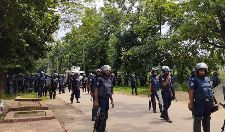 জাবিতে আন্দোলনকারীদের সঙ্গে পুলিশের সংঘর্ষ, আহত ৩০