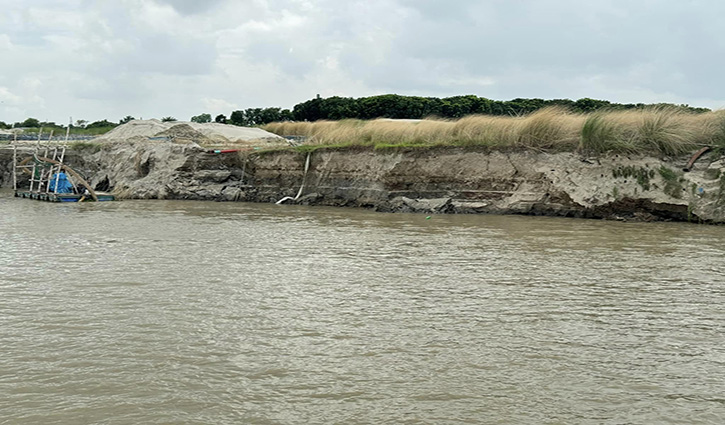 পদ্মা-গড়াইয়ের ১১ পয়েন্টে তীব্র ভাঙন