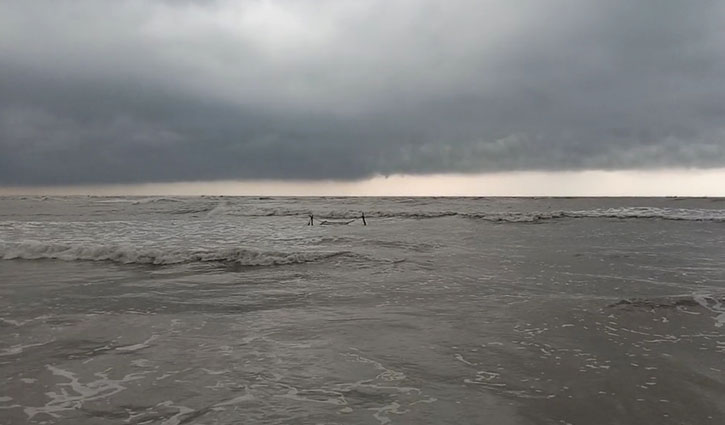 সমুদ্রে লঘুচাপ: পটুয়াখালীতে গুঁড়ি গুঁড়ি বৃষ্টি