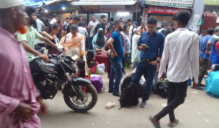 ঈদযাত্রা: সায়েদাবাদ বাস টার্মিনালে মানুষের ভিড়