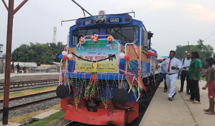 স্পেশাল ট্রেনে আম পরিবহন শুরু