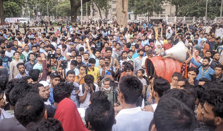 মুক্তিযোদ্ধা কোটা পুনর্বহাল আদেশ বাতিলের দাবিতে উত্তাল ঢাবি