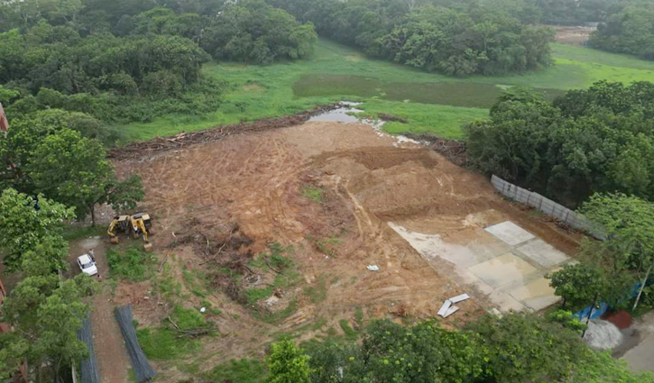 জাবিতে ভবন নির্মাণ: বৃক্ষনিধনের পর এবার লেক ভরাটে নজর